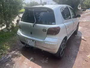 Toyota Vitz 2004 Silver