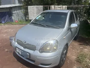 Toyota Vitz 2004 Silver