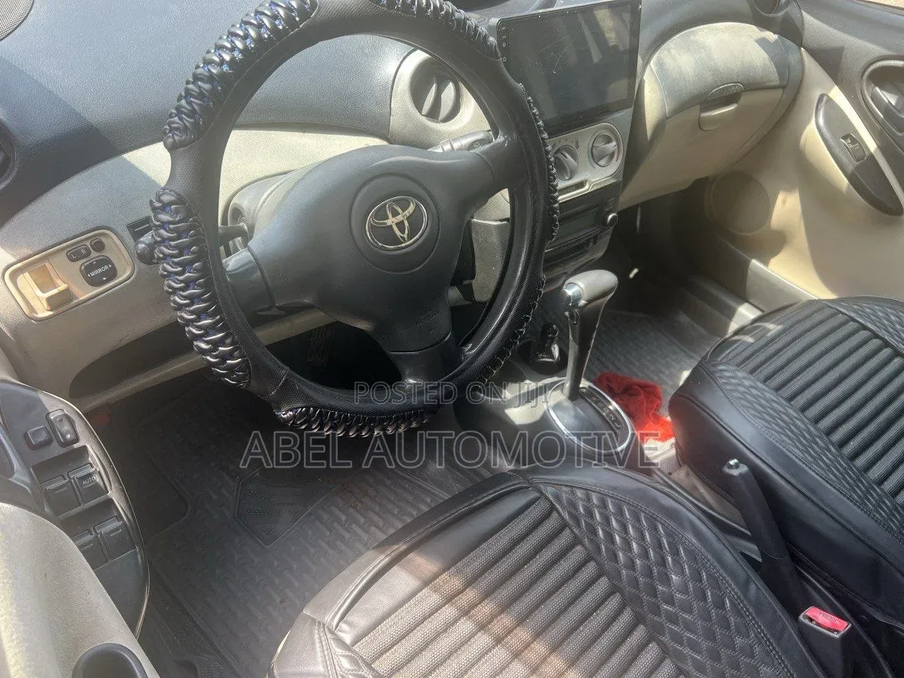 Toyota Vitz 2004 Silver