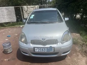 Toyota Vitz 2004 Silver