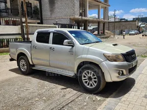 Toyota Hilux 2013 Silver