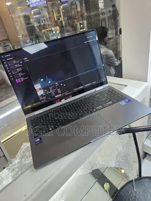 New Laptop Samsung 16GB Intel Core Ultra 7 SSD 512GB