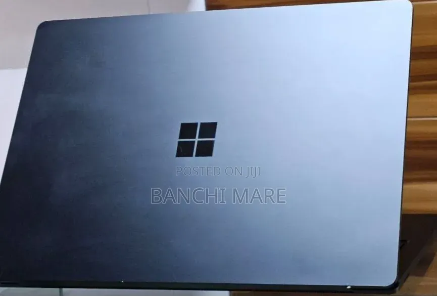 New Laptop Microsoft Surface 16GB Intel Core i7 SSD 256GB