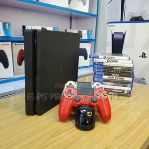 PlayStation 4 Slim 2 Joystick and 5 Games 