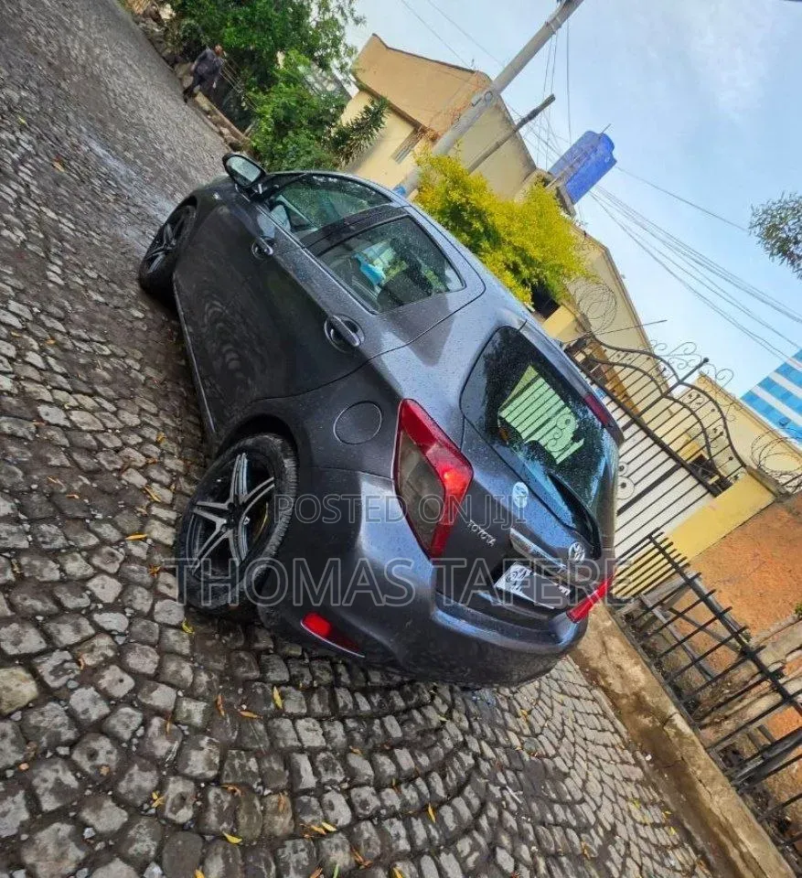 Toyota Yaris 2012 Gray