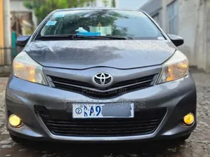 Toyota Yaris 2012 Gray