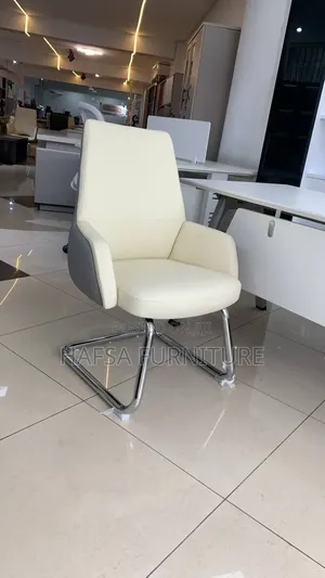 HAF Sedge Base Leather Gust Chair