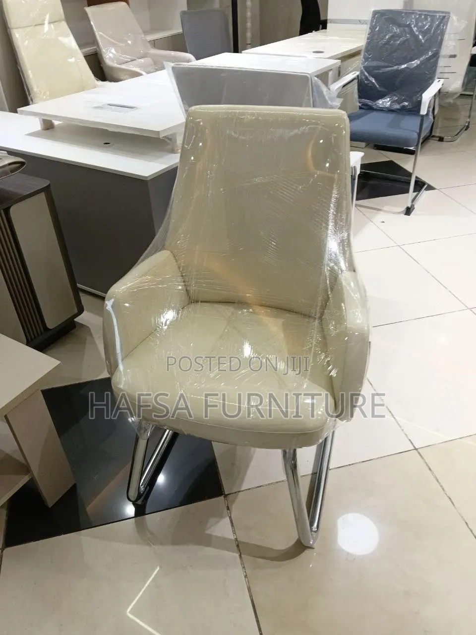 HAF Sedge Base Leather Gust Chair