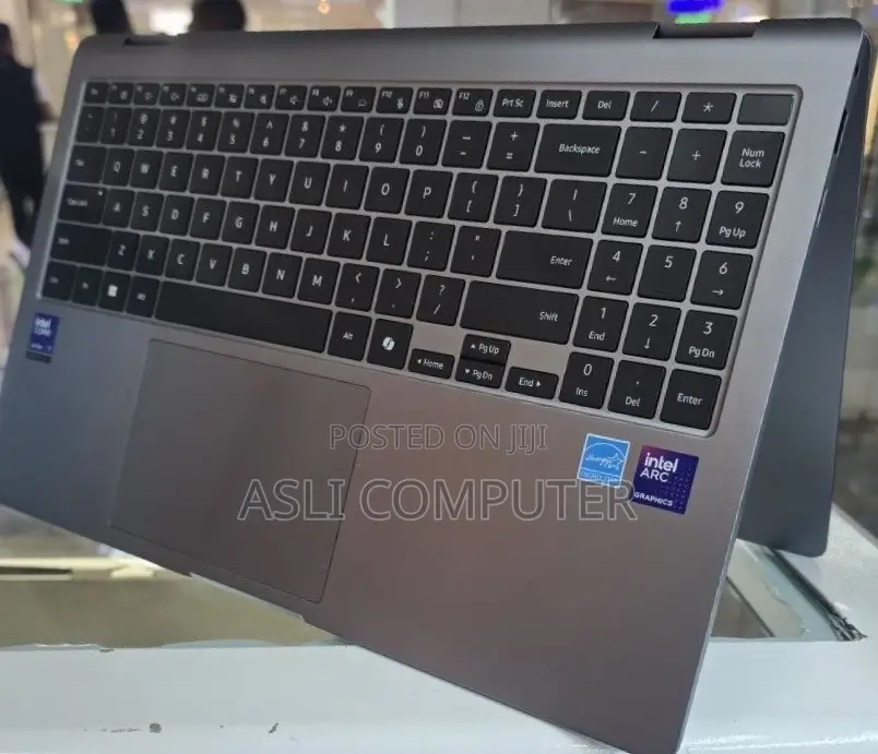 New Laptop Samsung 16GB Intel Core Ultra 7 SSD 512GB