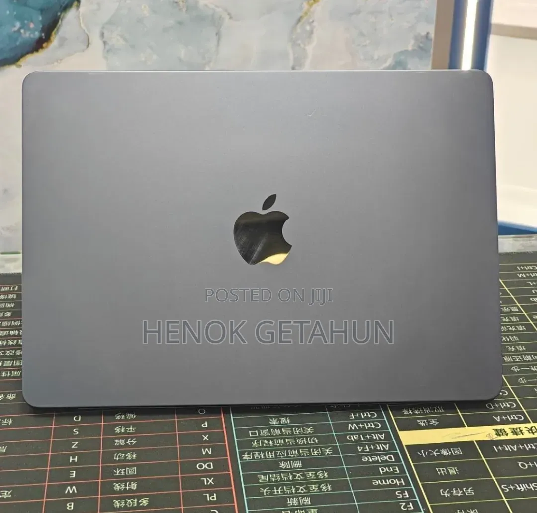 New Laptop Apple MacBook Air 2022 M2 8GB Apple M2 SSD 512GB