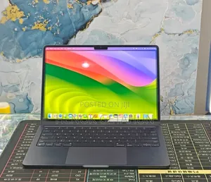 New Laptop Apple MacBook Air 2022 M2 8GB Apple M2 SSD 512GB
