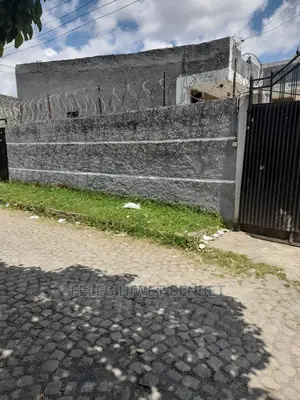 የሚሸጥ የድሮ ቪላ