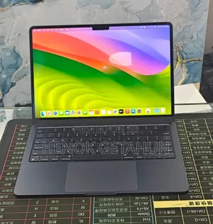 New Laptop Apple MacBook Air 2022 M2 8GB Apple M2 SSD 512GB