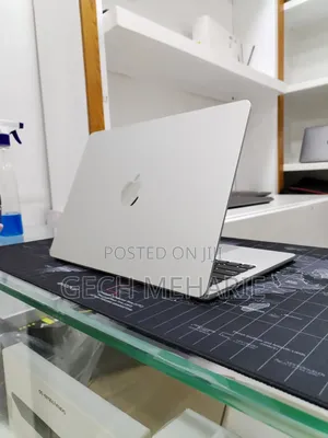 New Laptop Apple MacBook Air 2022 M2 8GB Apple M2 SSD 256GB