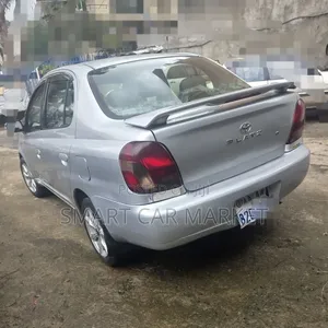 Toyota Platz 2001 Gold