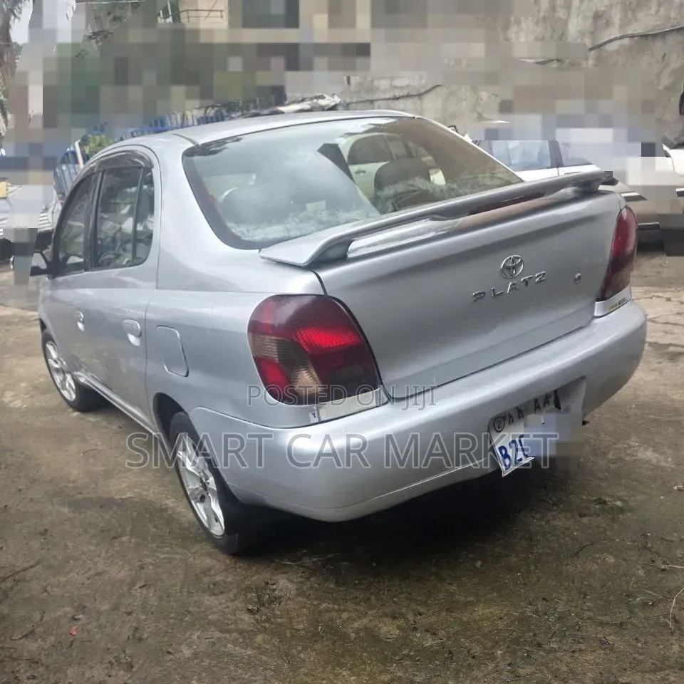 Toyota Platz 2001 Gold