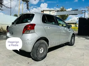 Toyota Yaris 2010 Silver