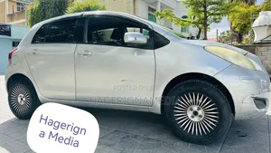 Toyota Yaris 2010 Silver