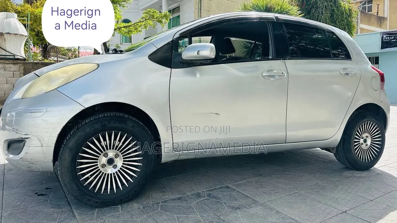 Toyota Yaris 2010 Silver