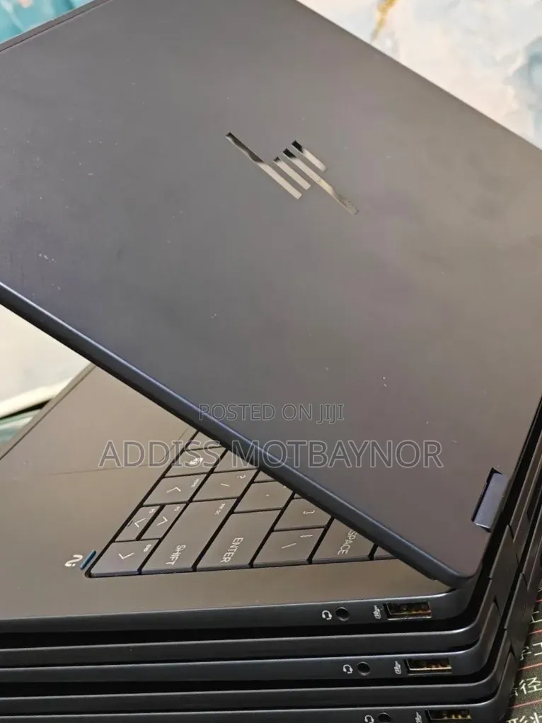 New Laptop HP OmniBook 5 Flip 16GB Intel Core i5 SSD 512GB