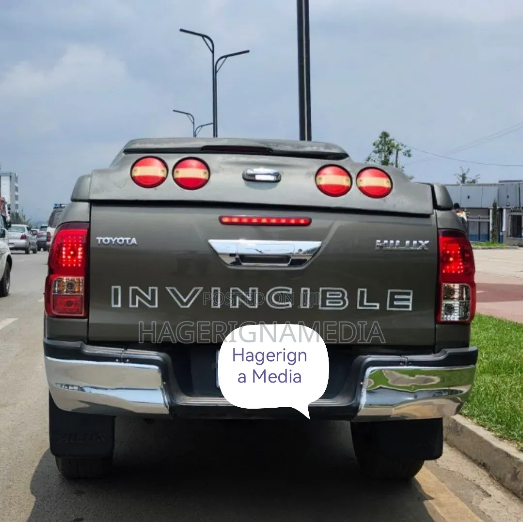 Toyota Hilux 2021 Gray