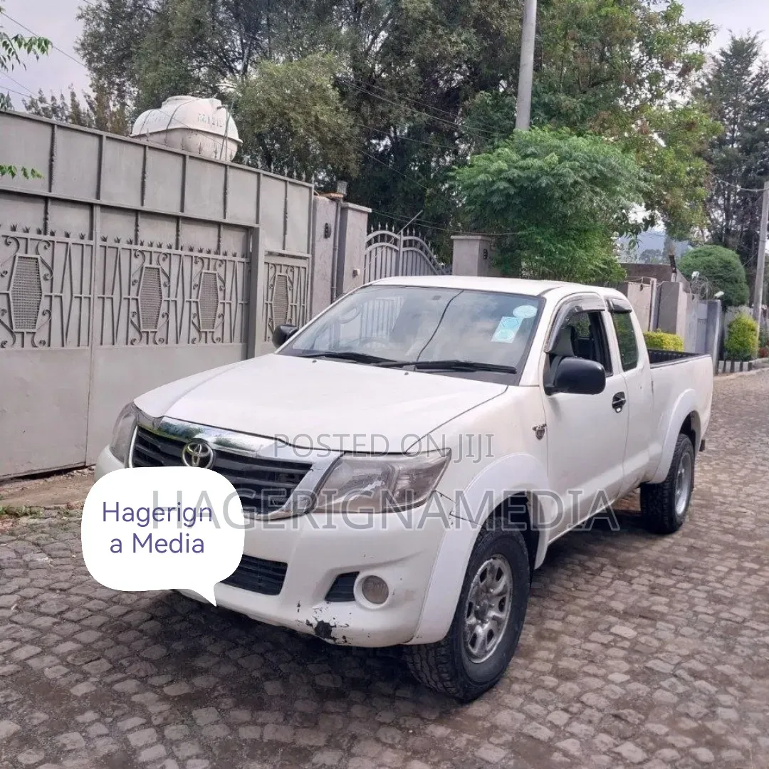 Toyota Hilux 2006 White