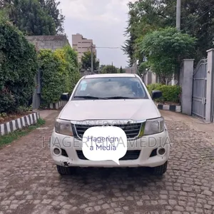 Toyota Hilux 2006 White