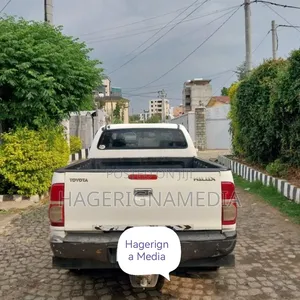 Toyota Hilux 2006 White