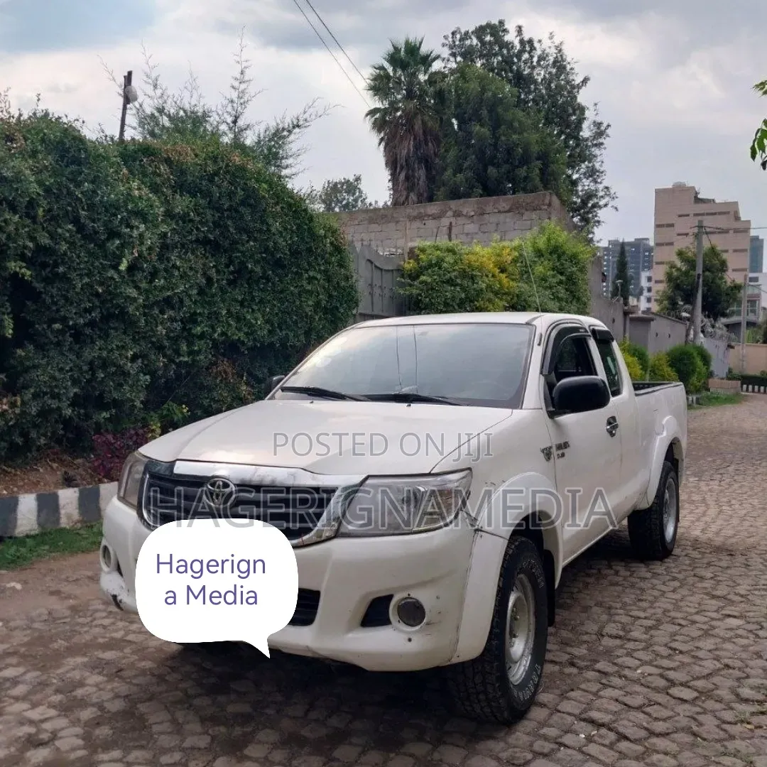 Toyota Hilux 2006 White