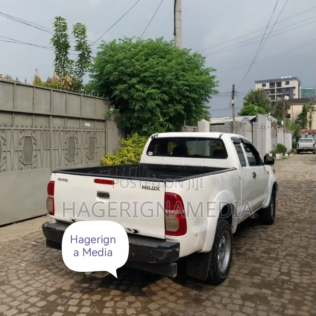 Toyota Hilux 2006 White