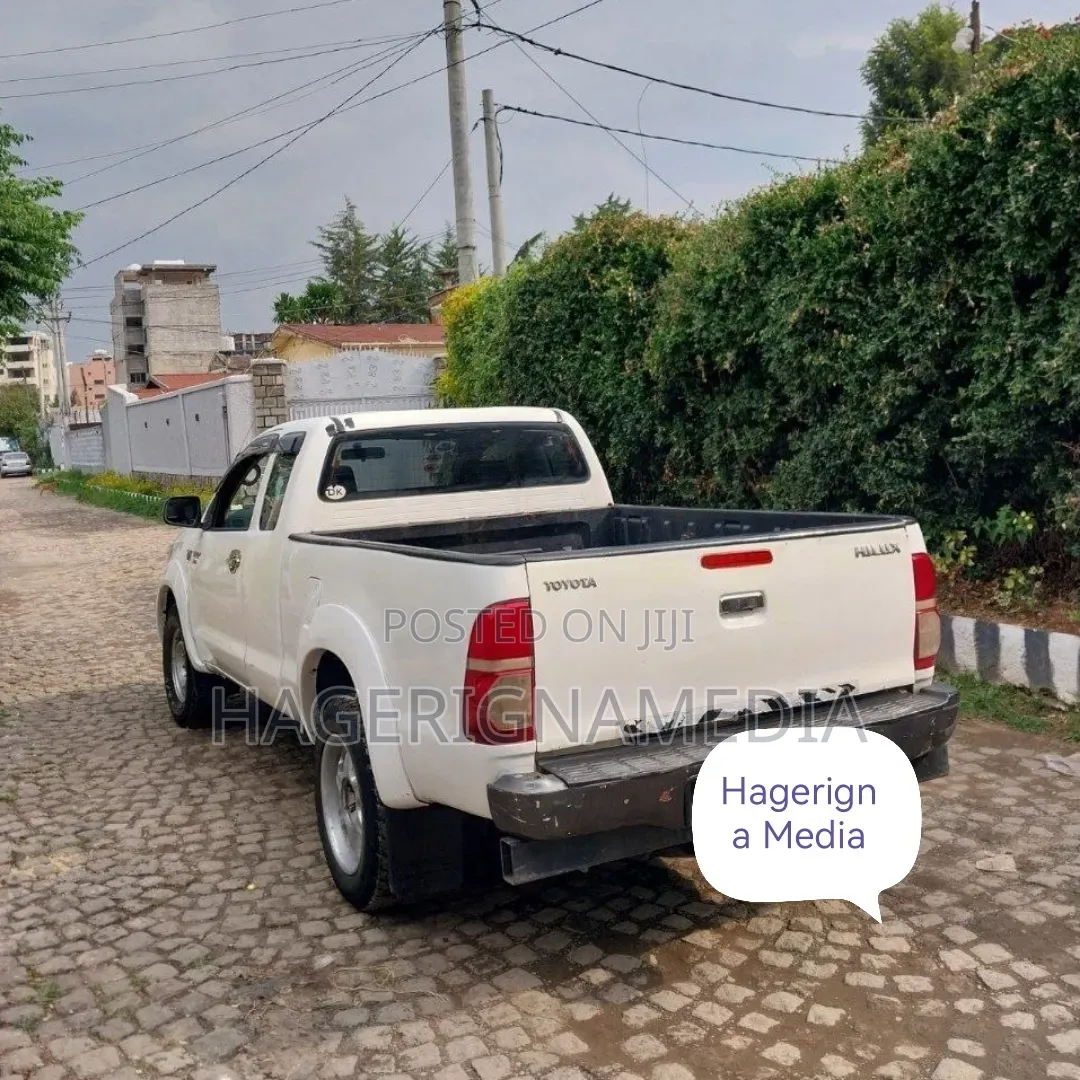 Toyota Hilux 2006 White