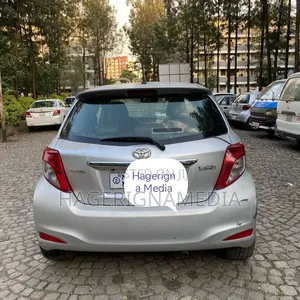 Toyota Yaris 2010 Silver