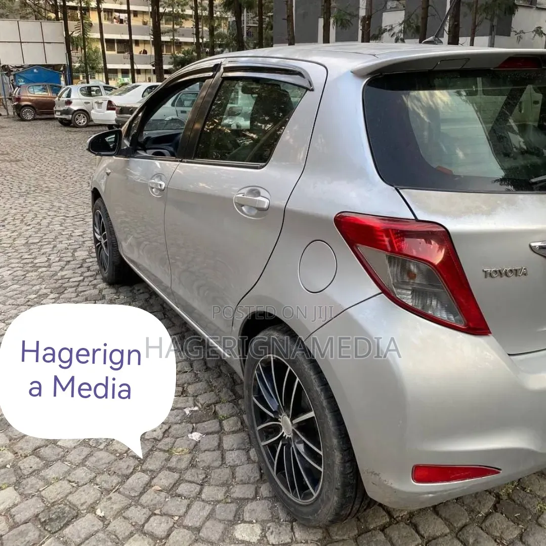 Toyota Yaris 2010 Silver