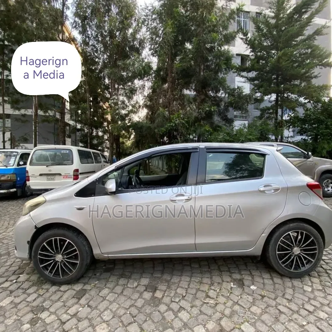 Toyota Yaris 2010 Silver