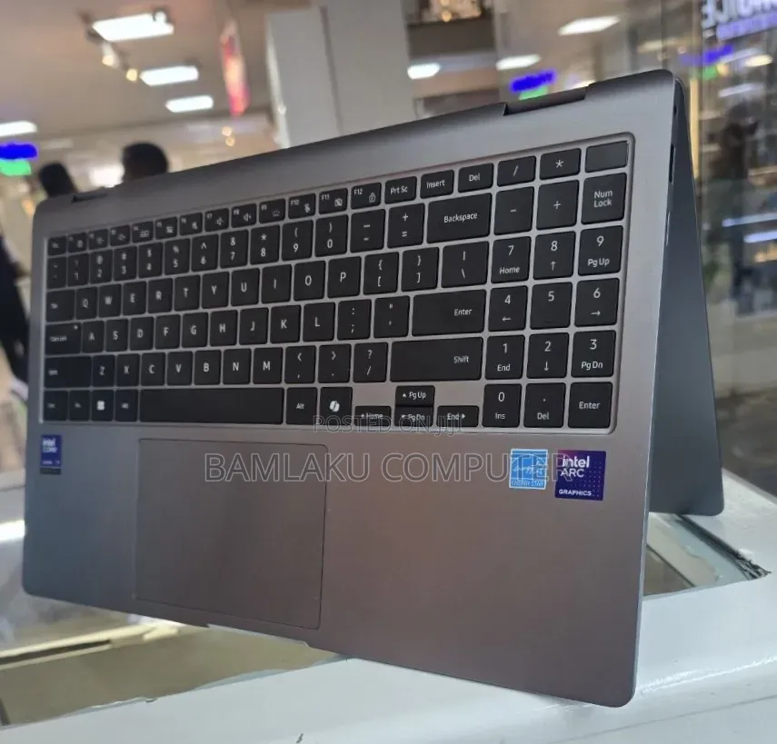 New Laptop Samsung Galaxy Book4 16GB Intel Core Ultra 7 SSD 512GB