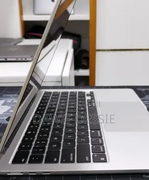New Laptop Apple MacBook Air 2022 M2 8GB Apple M2 SSD 256GB
