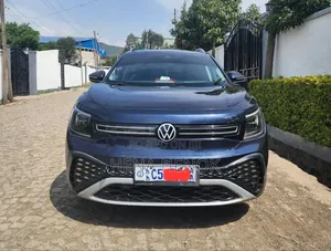 Volkswagen ID.6 2024 Blue