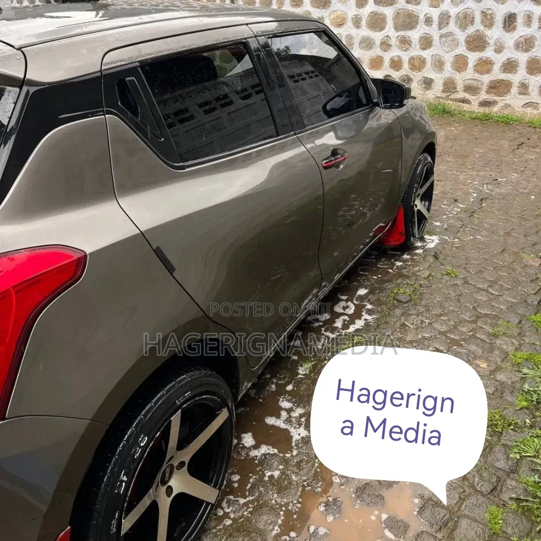 Suzuki Swift 2022 Gray