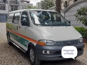 Toyota HiAce 2004 White