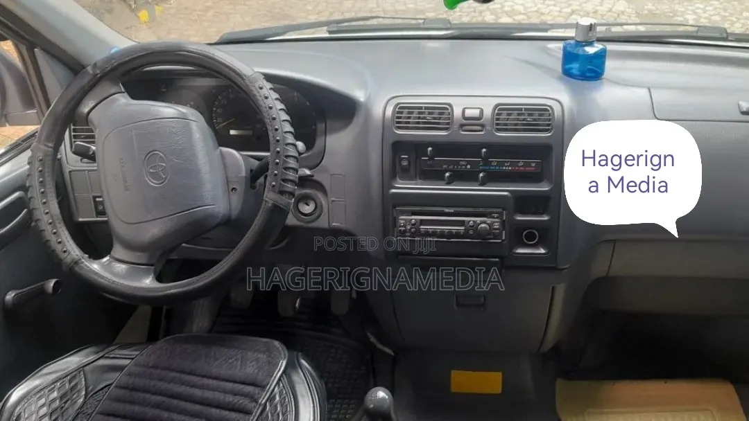 Toyota HiAce 2004 White