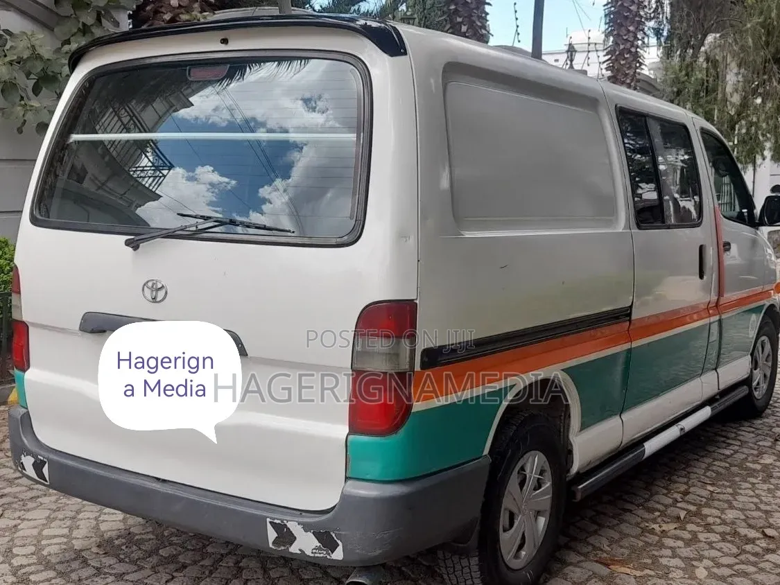 Toyota HiAce 2004 White