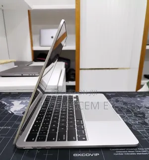 New Laptop Apple MacBook 8GB SSD 256GB