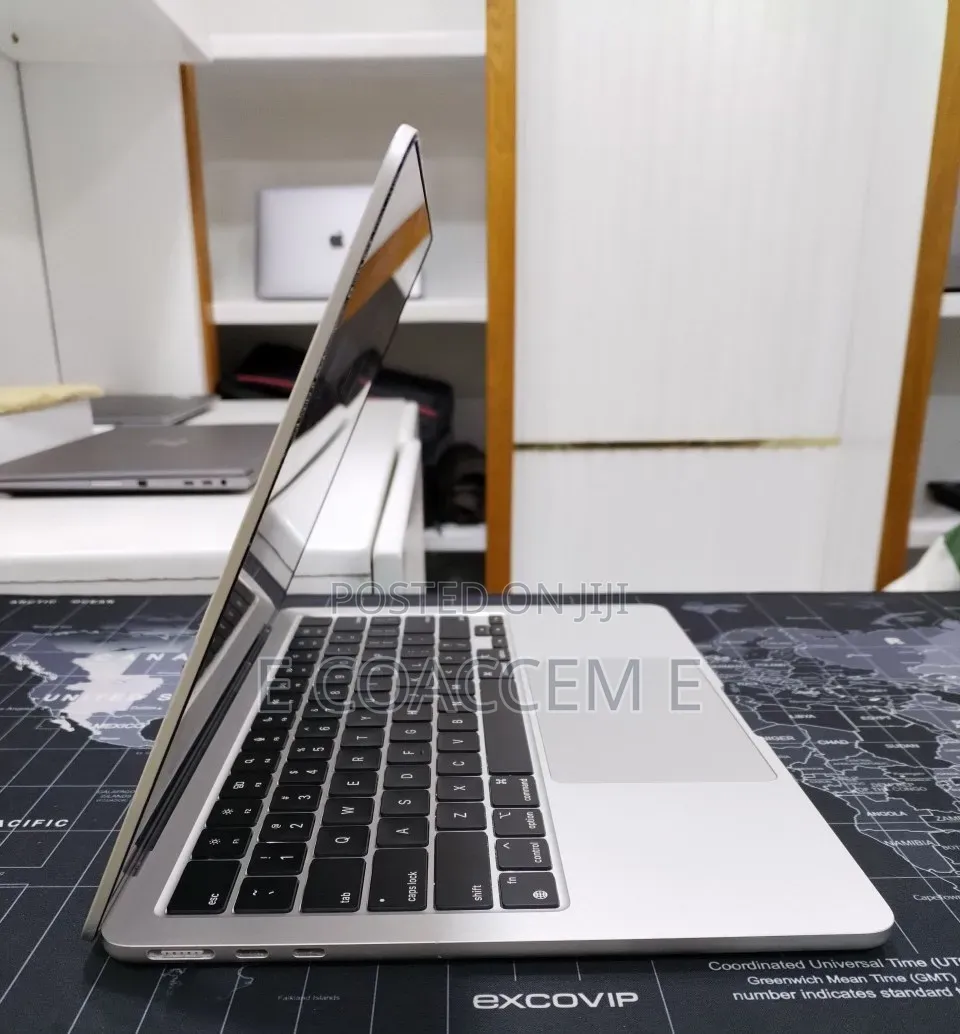 New Laptop Apple MacBook 8GB SSD 256GB