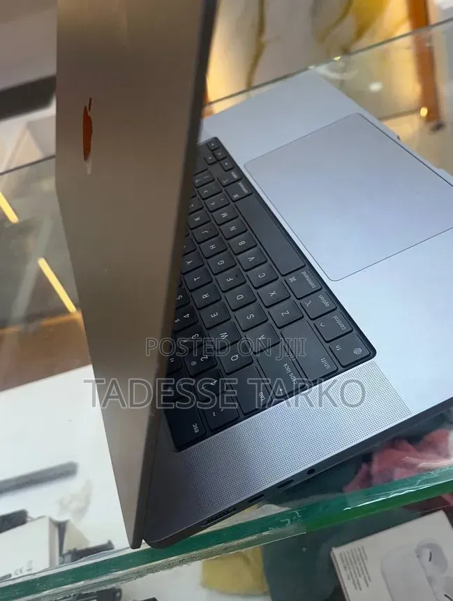 New Laptop Apple MacBook Pro 2021 M1 16GB Apple M1 Pro SSD 512GB