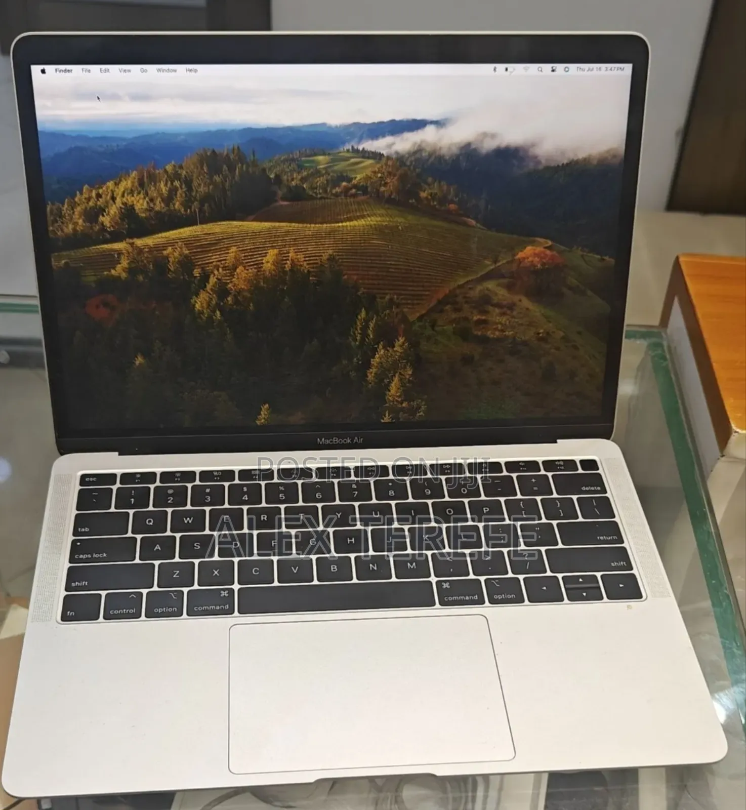New Laptop Apple MacBook Air 2019 8GB Intel Core i5 SSD 256GB