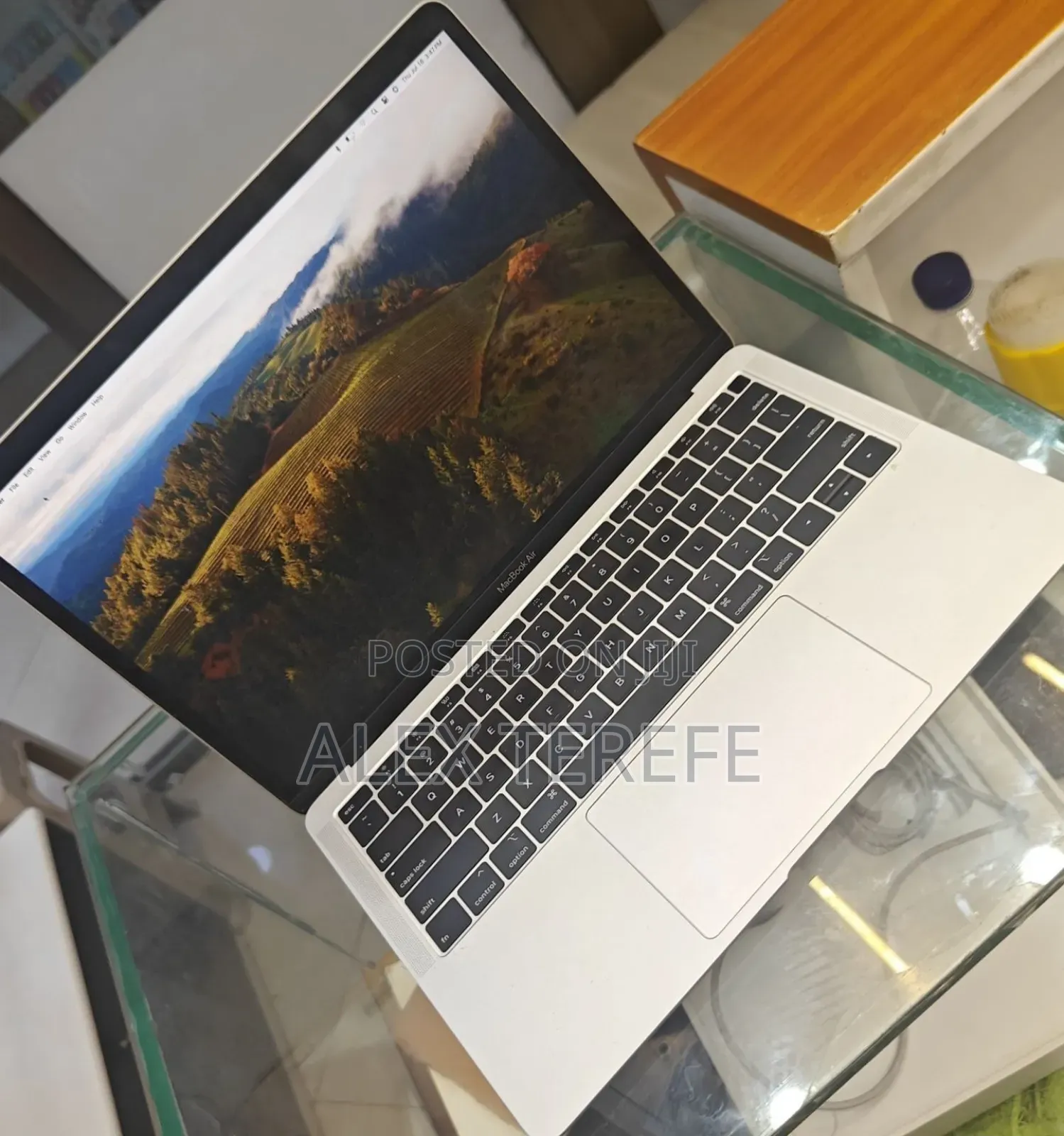 New Laptop Apple MacBook Air 2019 8GB Intel Core i5 SSD 256GB