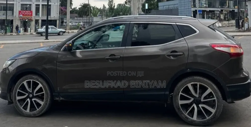 Nissan Qashqai 2017 Brown