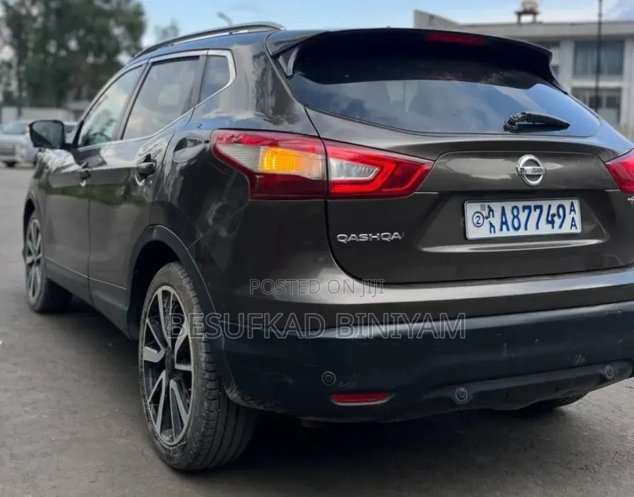 Nissan Qashqai 2017 Brown