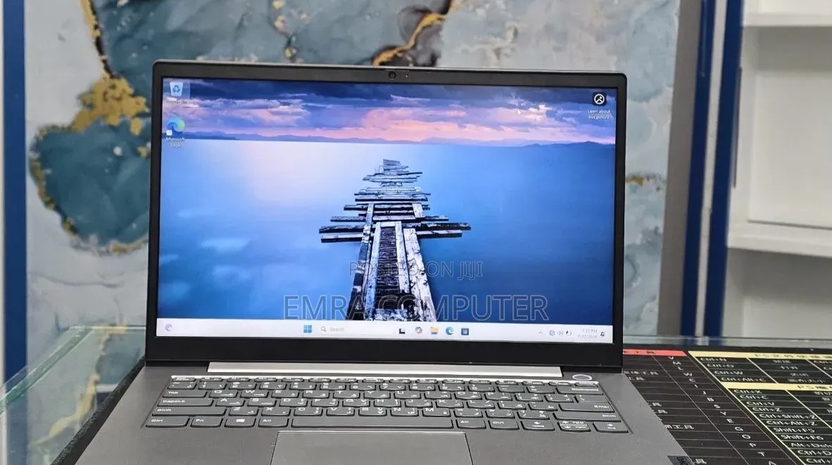 New Laptop Lenovo 8GB Intel Core i5 SSD 512GB