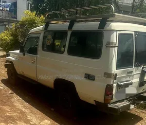 Toyota Land Cruiser 2002 White